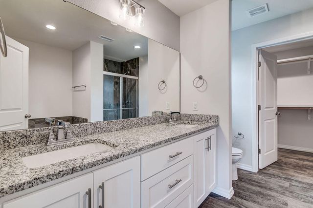 660 W Castor Loop, Nixa, MO 65714