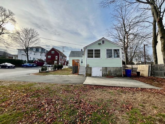 12 Cottage St, Randolph, MA 02368