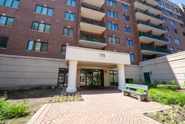 770 Pearson Street 2-511, Des Plaines, IL 60016