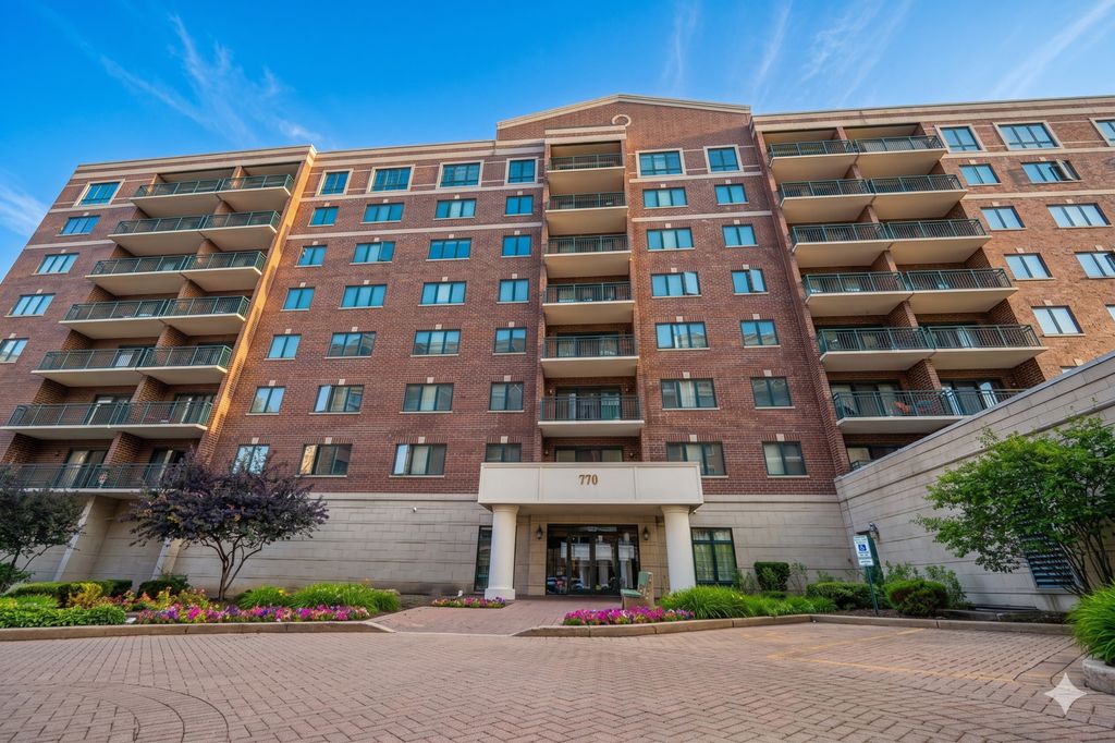 770 Pearson Street 2-511, Des Plaines, IL 60016