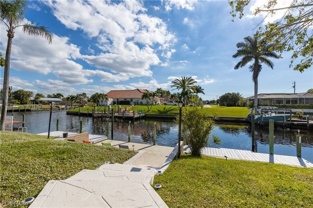 1932 SE 9th TER, Cape Coral, FL 33990