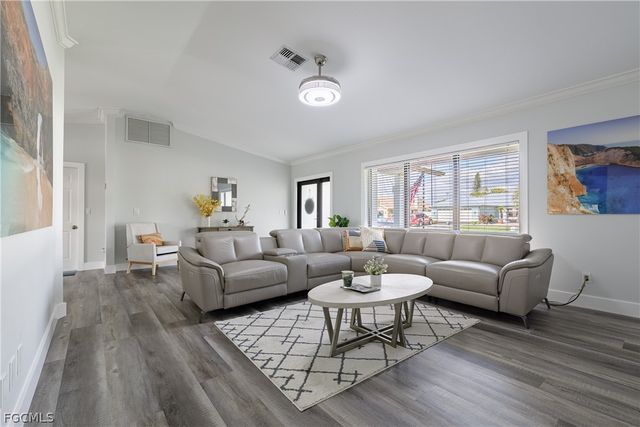 1932 SE 9th TER, Cape Coral, FL 33990