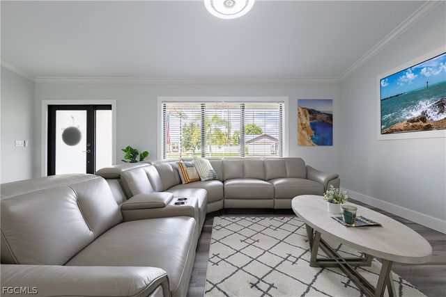 1932 SE 9th TER, Cape Coral, FL 33990