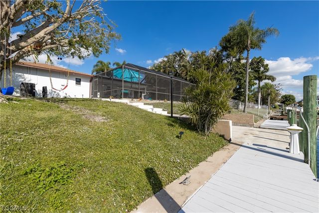 1932 SE 9th TER, Cape Coral, FL 33990