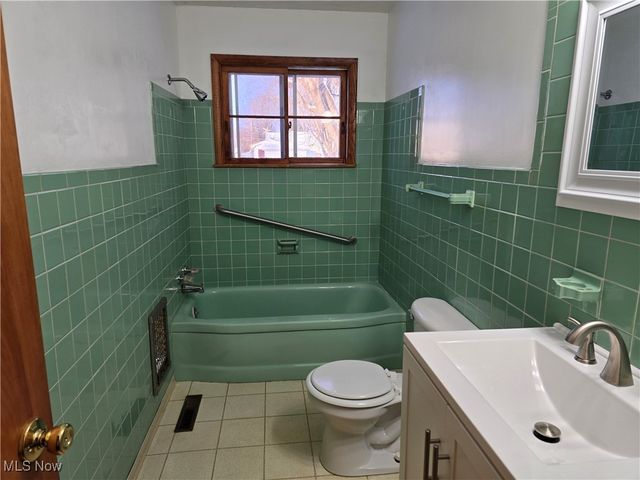 705 17th Street, Vienna, WV 26105