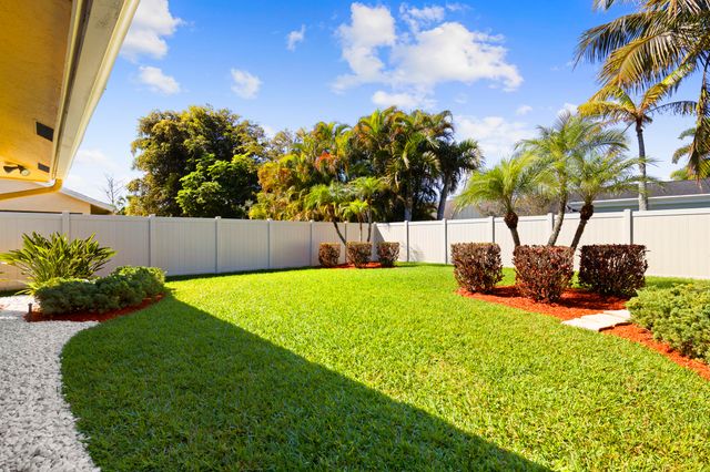 1952 Primrose Lane, Wellington, FL 33414