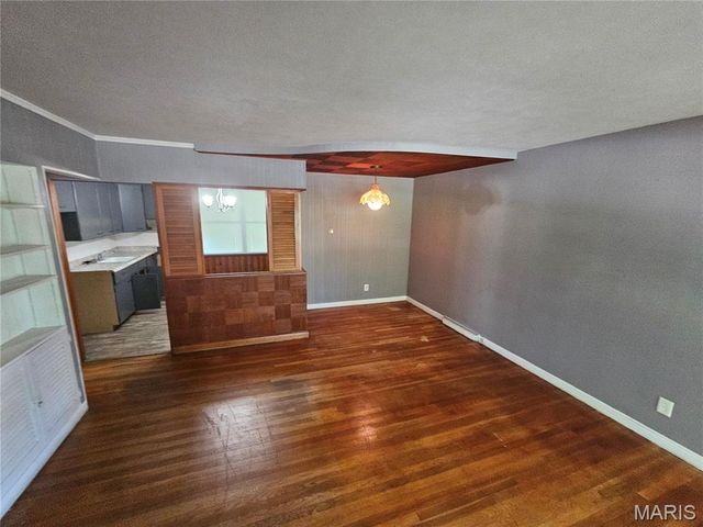 2356 Gardner Drive, St Louis, MO 63136