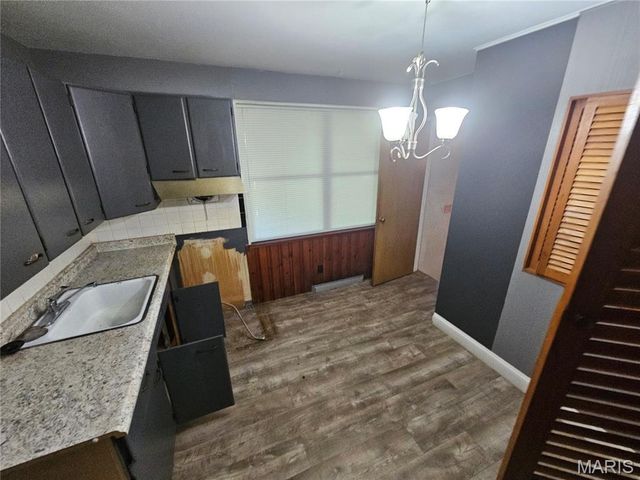 2356 Gardner Drive, St Louis, MO 63136
