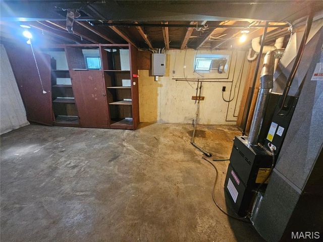 2356 Gardner Drive, St Louis, MO 63136