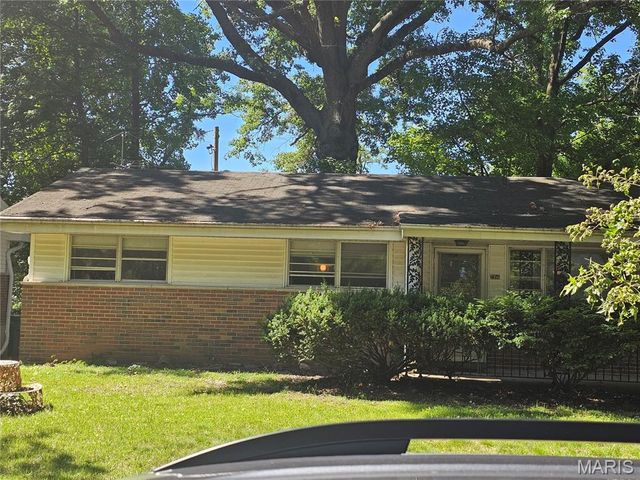 2356 Gardner Drive, St Louis, MO 63136