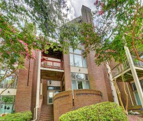696 Mowbray Arch Apt 460, Norfolk, VA 23507