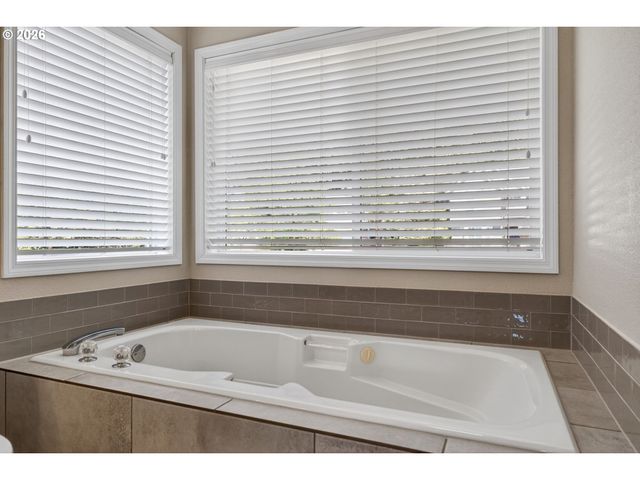 7860 Sw GEARHART Dr, Beaverton, OR 97007