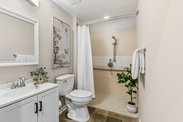 33 W Huron Street 502, Chicago, IL 60654