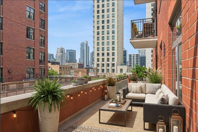 33 W Huron Street 502, Chicago, IL 60654
