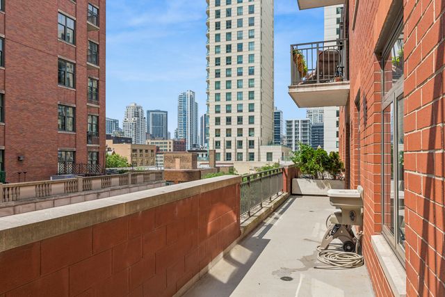 33 W Huron Street 502, Chicago, IL 60654