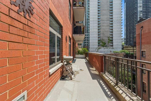 33 W Huron Street 502, Chicago, IL 60654