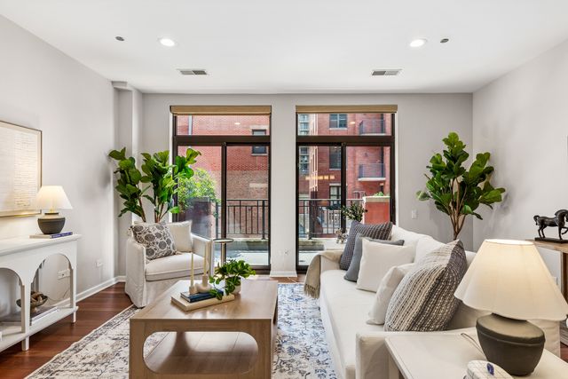 33 W Huron Street 502, Chicago, IL 60654