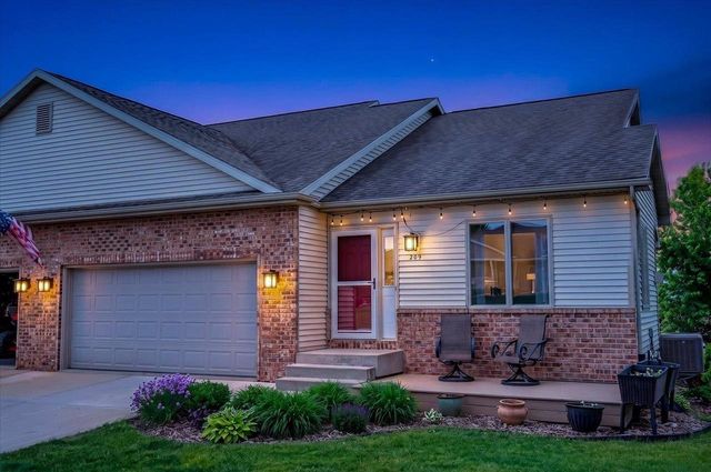 209 W Gonstead Road, Mount Horeb, WI 53572