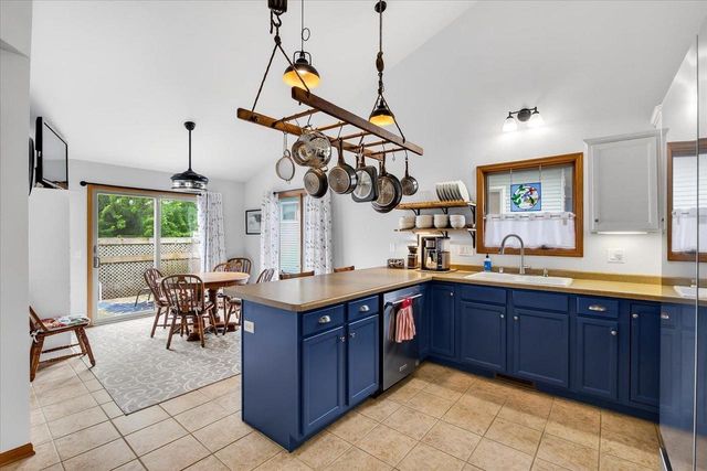 209 W Gonstead Road, Mount Horeb, WI 53572