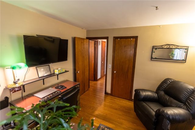 88 Colebourne Rd, Rochester, NY 14609