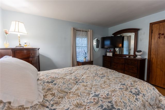 88 Colebourne Rd, Rochester, NY 14609