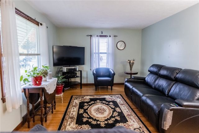 88 Colebourne Rd, Rochester, NY 14609