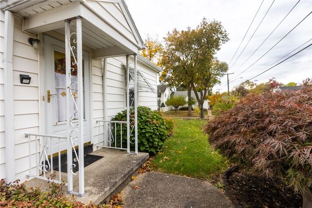 88 Colebourne Rd, Rochester, NY 14609