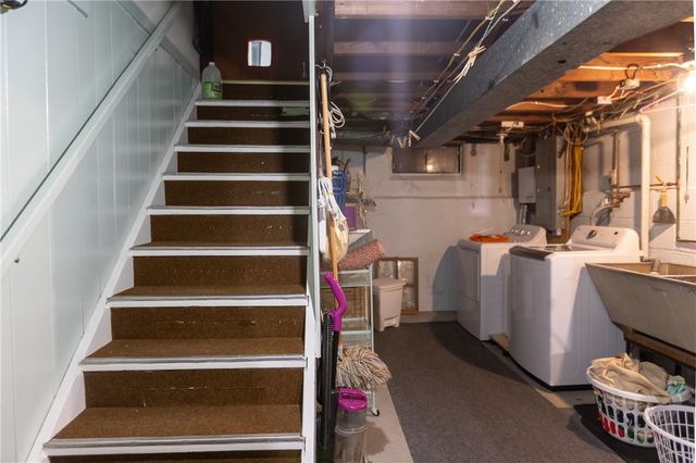 88 Colebourne Rd, Rochester, NY 14609