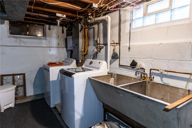 88 Colebourne Rd, Rochester, NY 14609