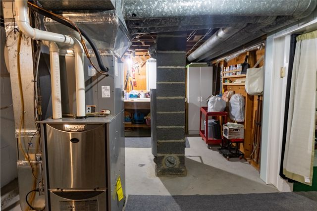 88 Colebourne Rd, Rochester, NY 14609