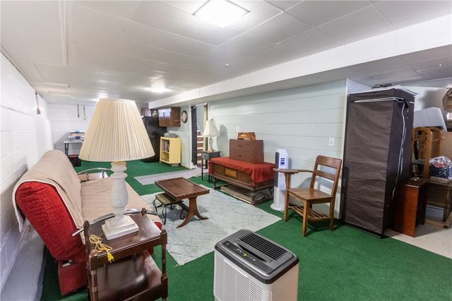 88 Colebourne Rd, Rochester, NY 14609