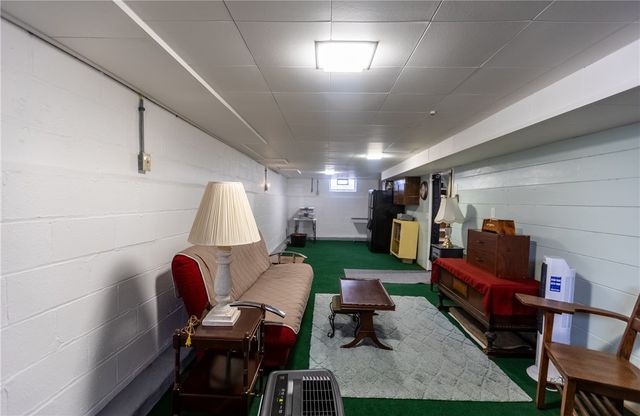 88 Colebourne Rd, Rochester, NY 14609