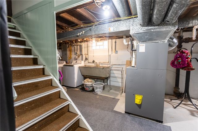 88 Colebourne Rd, Rochester, NY 14609