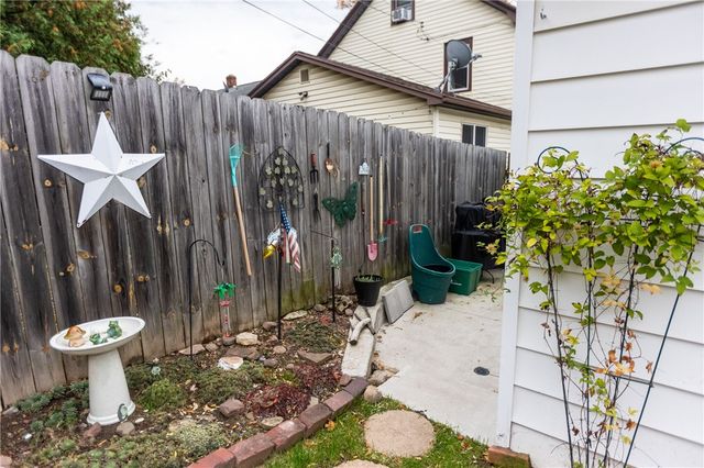 88 Colebourne Rd, Rochester, NY 14609