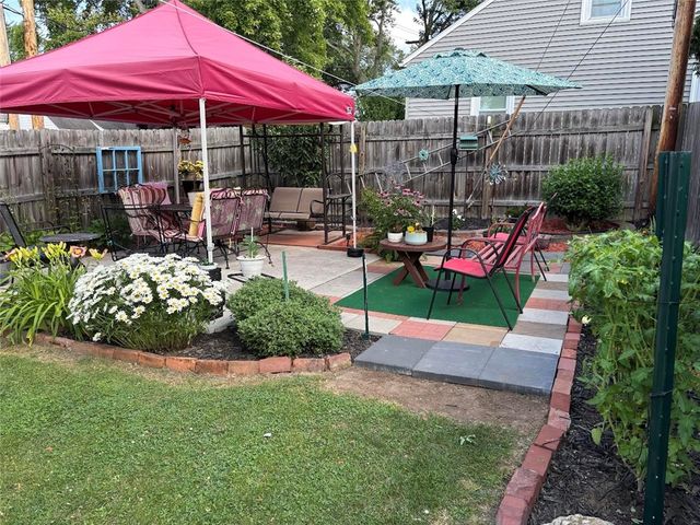 88 Colebourne Rd, Rochester, NY 14609