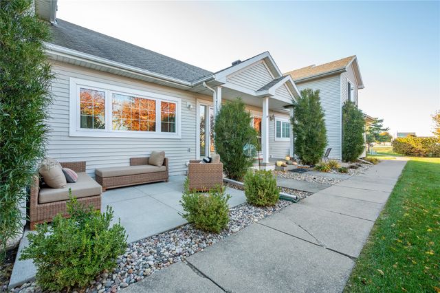 555 SE Laurel Street 2, Waukee, IA 50263