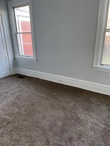 5220 Holmes St, Lawrenceville, PA 15201