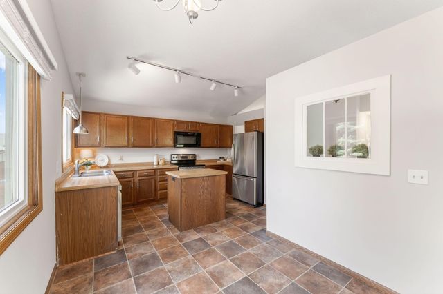 13955 Yosemite Court, Savage, MN 55378