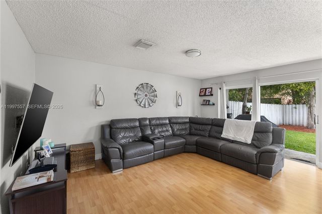 317 SW 191st Ter, Pembroke Pines, FL 33029