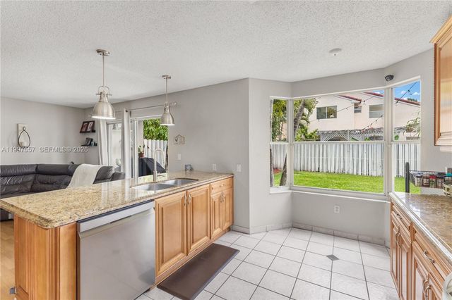 317 SW 191st Ter, Pembroke Pines, FL 33029