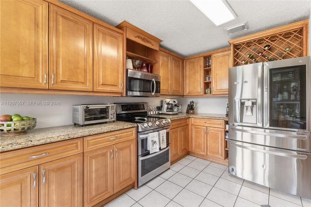 317 SW 191st Ter, Pembroke Pines, FL 33029