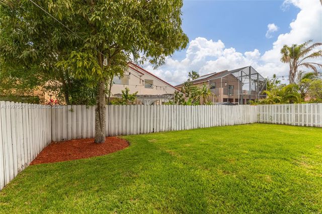 317 SW 191st Ter, Pembroke Pines, FL 33029