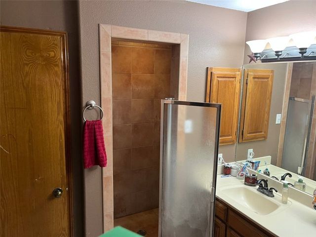 911 SW 11th St, Premont, TX 78375