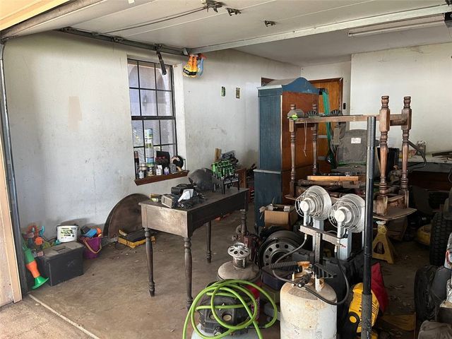 911 SW 11th St, Premont, TX 78375