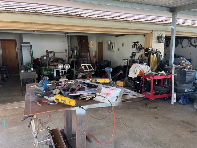 911 SW 11th St, Premont, TX 78375