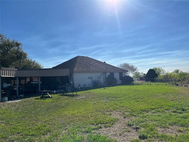 911 SW 11th St, Premont, TX 78375
