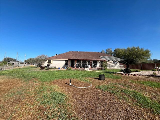 911 SW 11th St, Premont, TX 78375