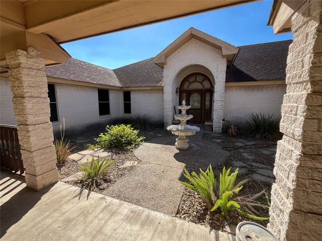 911 SW 11th St, Premont, TX 78375