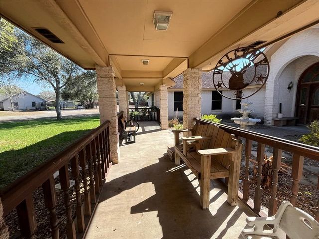 911 SW 11th St, Premont, TX 78375