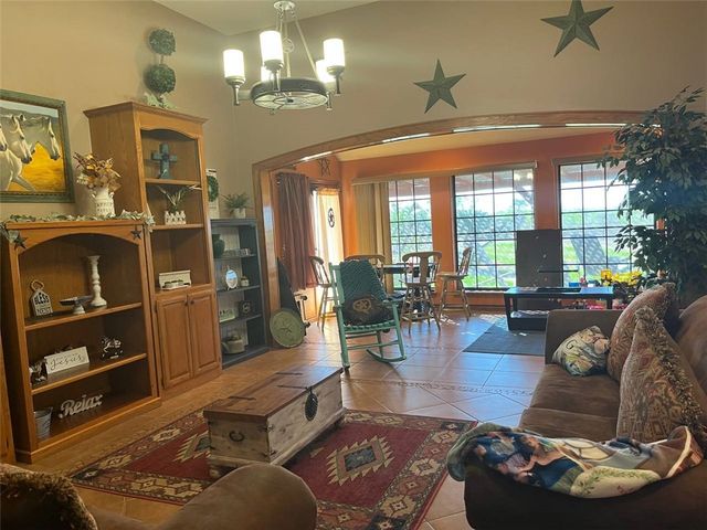 911 SW 11th St, Premont, TX 78375